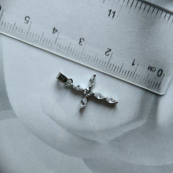 Серебряный крестик с фианитами