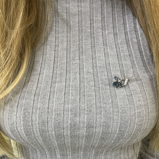 Серебряная брошка с топазом Лондон Блю 1.347ct