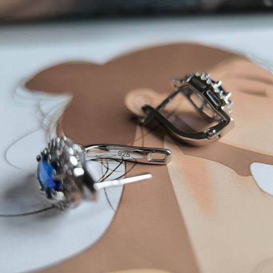 Серебряные серьги с сапфиром nano Серебряные серьги с сапфиром nano