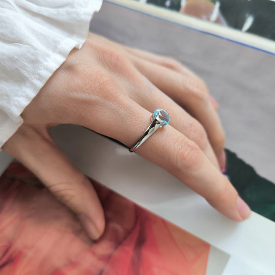 Серебряное кольцо с топазом 1.442ct