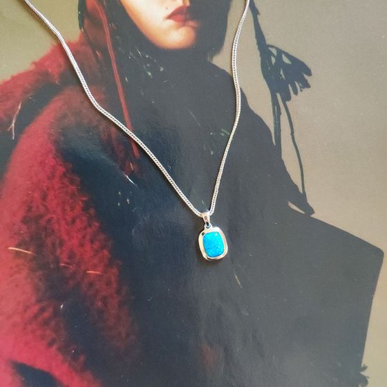 Серебряная подвеска с опалом