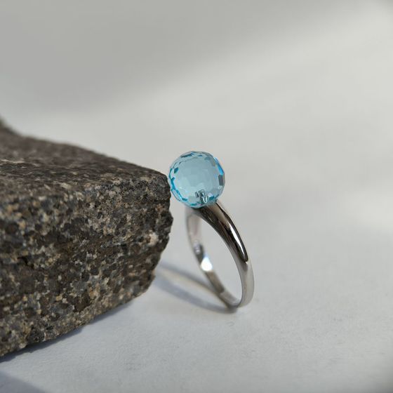 Серебряное кольцо с фианитами Серебряное кольцо с фианитами