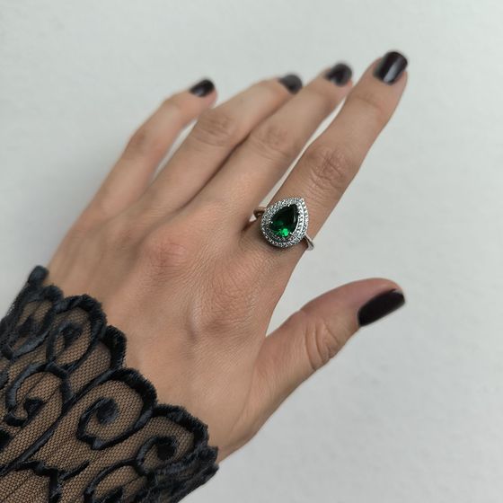 Серебряное кольцо с изумрудом nano