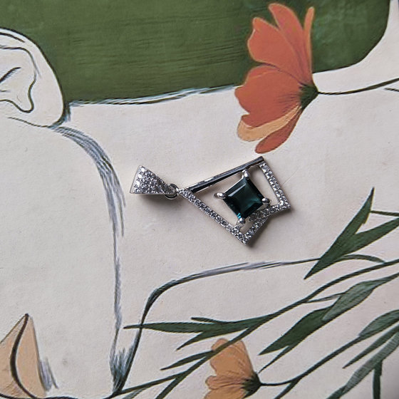 Серебряная подвеска с топазом Лондон Блю 1.339ct, фианитами