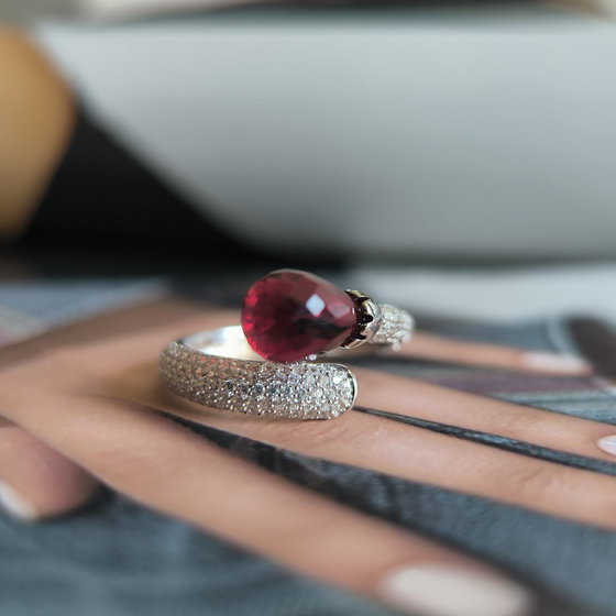 Серебряное кольцо с гранатом nano 4.101ct, фианитами