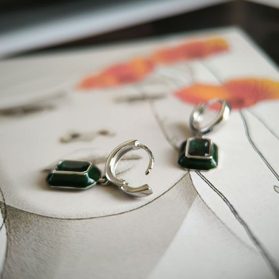 Серебряные серьги с фианитами, емаллю