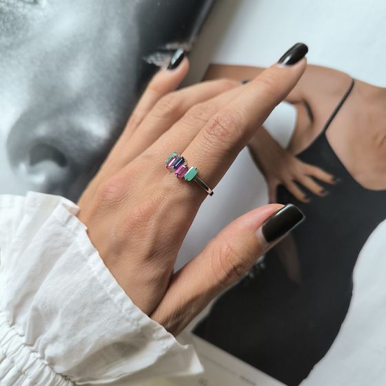 Серебряное кольцо с сапфиром 1.792ct, рубином, изумрудом