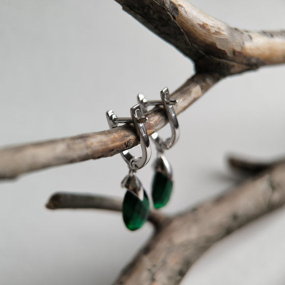 Серебряные серьги с изумрудом nano 8.965ct
