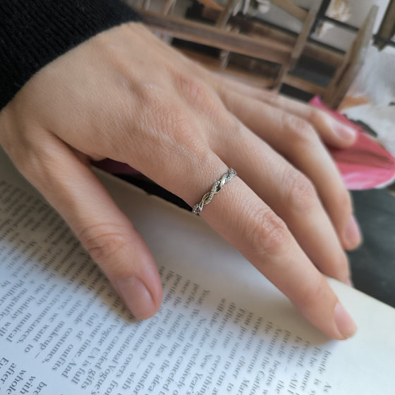 Серебряное кольцо с фианитами