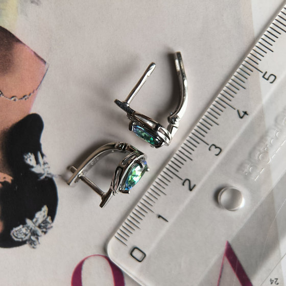 Серебряные серьги с мистик топазом 1.61ct, фианитами