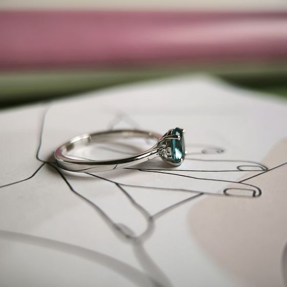 Серебряное кольцо с топазом Лондон Блю 0.572ct