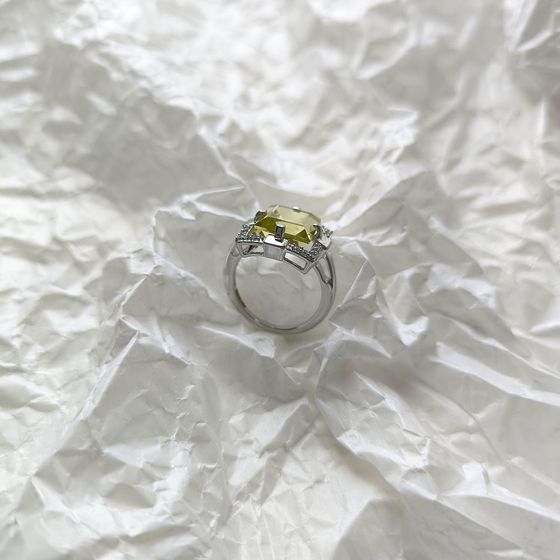 Серебряное кольцо с зеленим кварцем 5.04ct, фианитами