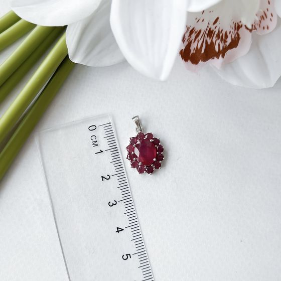 Серебряная подвеска с рубином 5.59ct