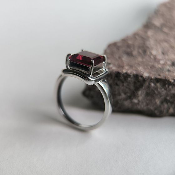 Серебряное кольцо с гранатом nano 2.092ct