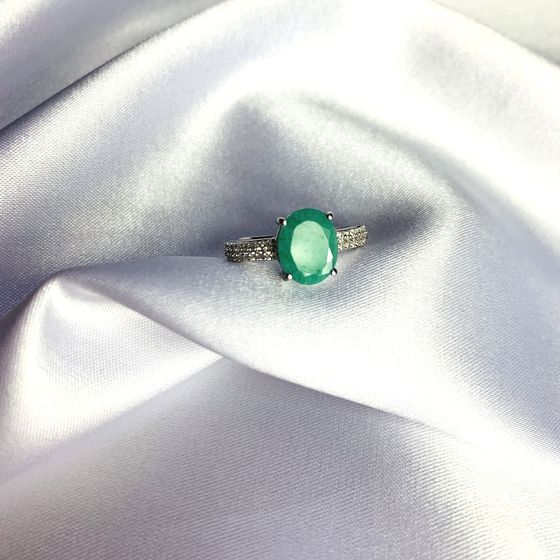 Серебряное кольцо с изумрудом 2.802ct
