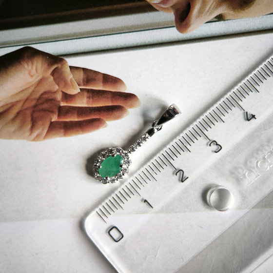 Серебряная подвеска с изумрудом 0.833ct, фианитами