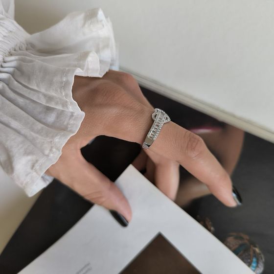 Серебряное кольцо с фианитами