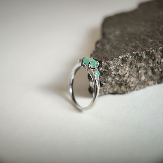 Серебряное кольцо с изумрудом 0.808ct