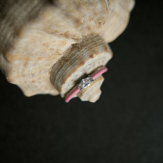 Серебряное кольцо с фианитами, емаллю