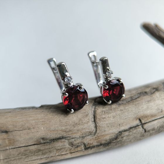 Серебряные серьги с гранатом nano 2.941ct, фианитами