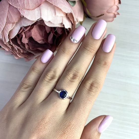 Серебряное кольцо с сапфиром nano