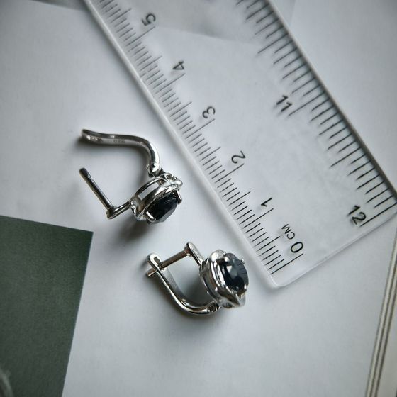 Серебряные серьги с сапфиром 3.565ct, фианитами