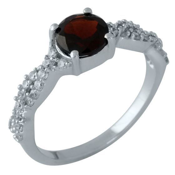 Серебряное кольцо с гранатом