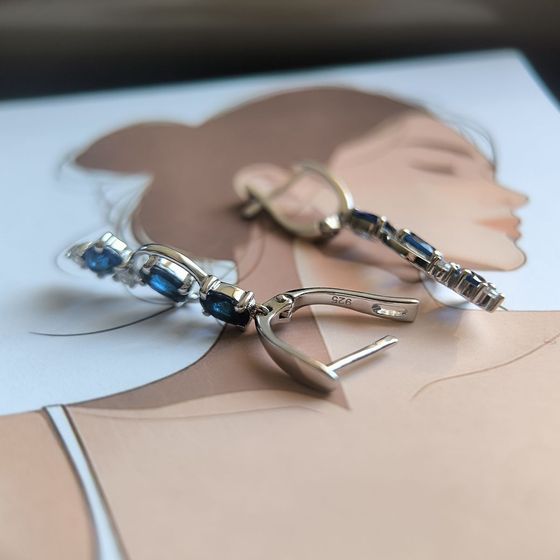 Серебряные серьги с сапфиром nano 2.148ct, фианитами