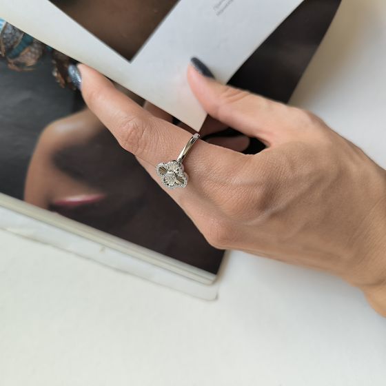 Серебряное кольцо с фианитами