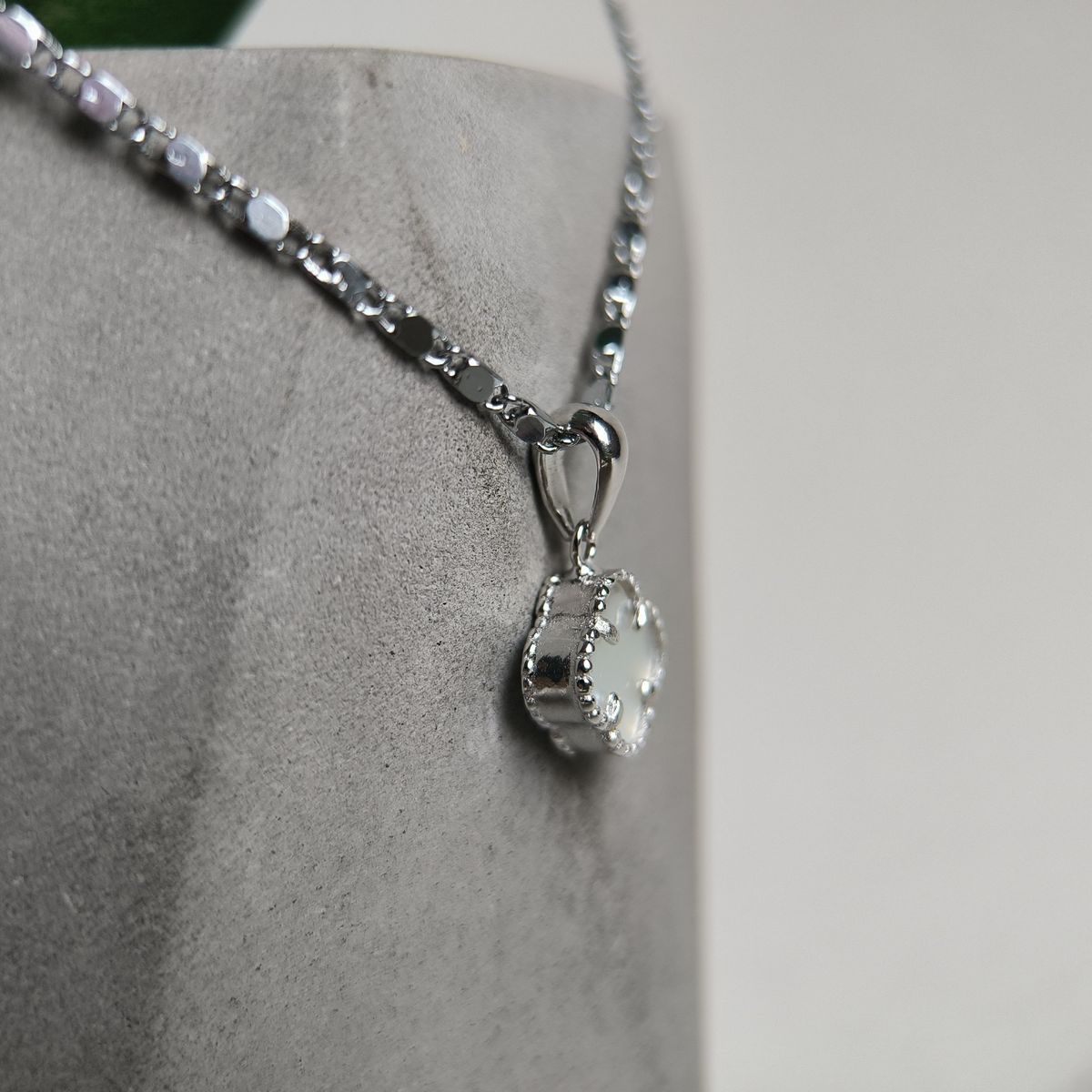 Серебряная подвеска с перламутром