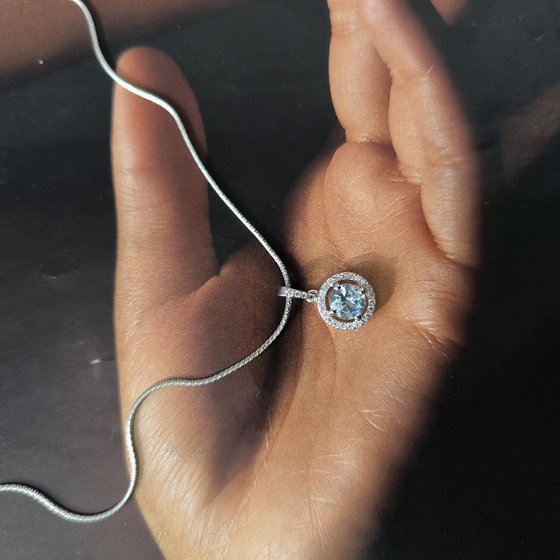 Серебряная подвеска с топазом 1.3ct, фианитами