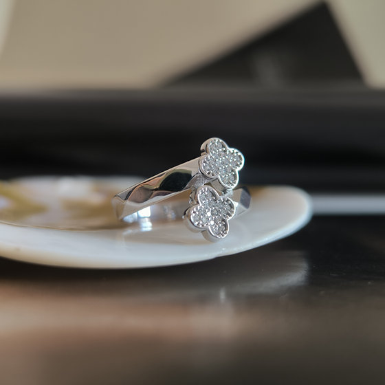 Серебряное кольцо с фианитами 0.32ct