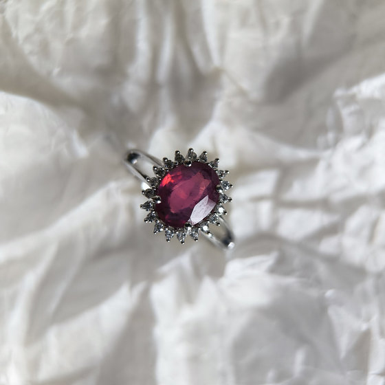 Серебряное кольцо с рубином, фианитами
