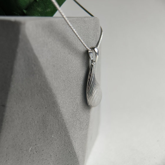 Серебряная подвеска без камней