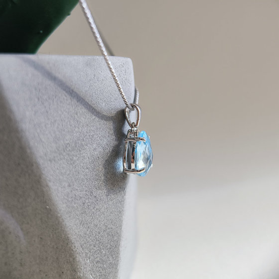 Серебряная подвеска с топазом 4.19ct