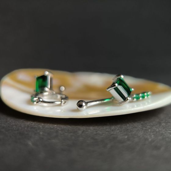 Серебряные серьги с изумрудом nano 8.565ct