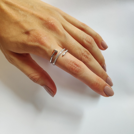 Серебряное кольцо с фианитами