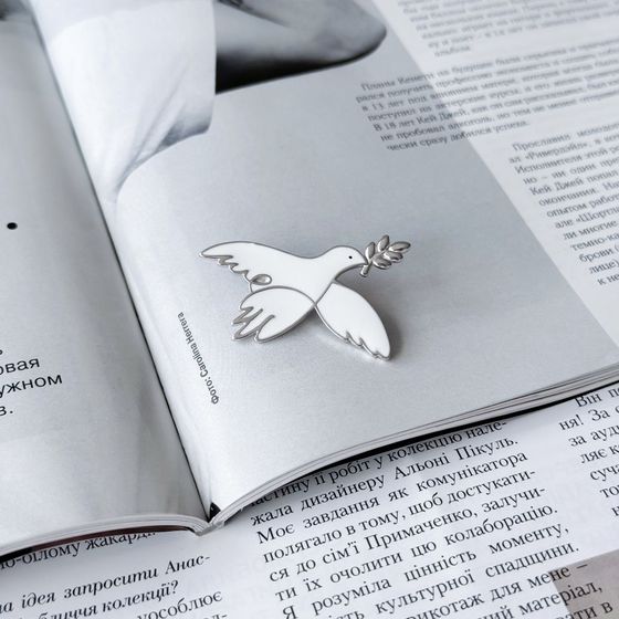 Серебряная брошка с емаллю Серебряная брошка с емаллю