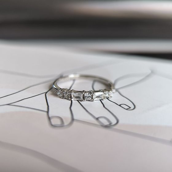 Серебряное кольцо с фианитами