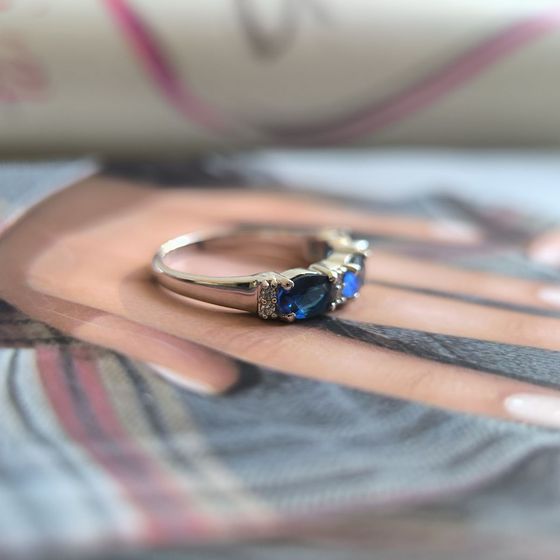 Серебряное кольцо с сапфиром nano 1.086ct, фианитами