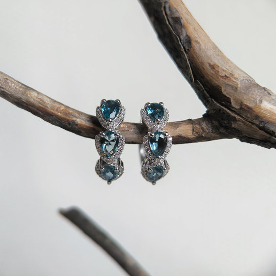 Серебряные серьги с топазом Лондон Блю 2.509ct, фианитами