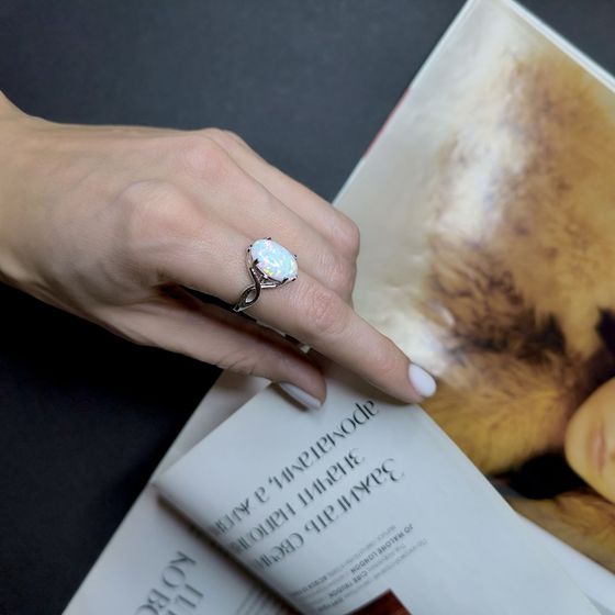 Серебряное кольцо с опалом 2.24ct, фианитами