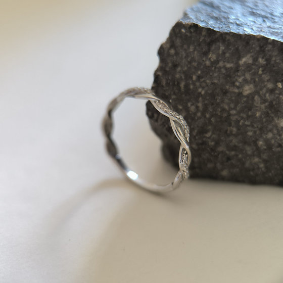 Серебряное кольцо с фианитами