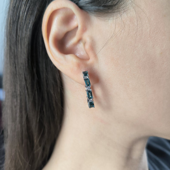 Серебряные серьги с топазом Лондон Блю 3.98ct, фианитами