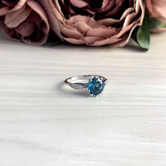 Серебряное кольцо с топазом Лондон Блю 1.629ct