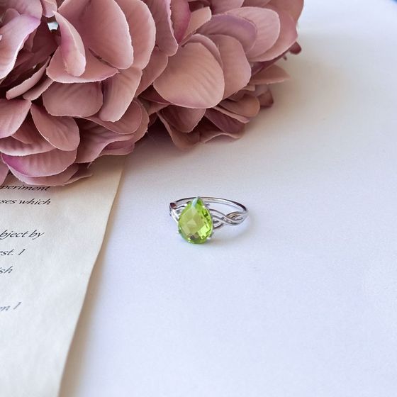 Серебряное кольцо с хризолітом 4.25ct