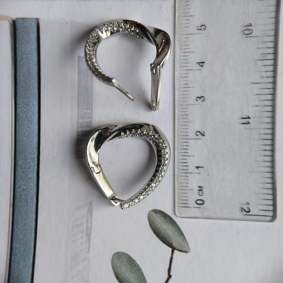 Серебряные серьги с фианитами Серебряные серьги с фианитами