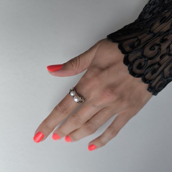 Серебряное кольцо с жемчугом 2.5ct