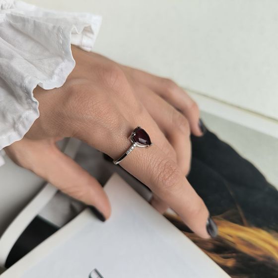 Серебряное кольцо с гранатом nano