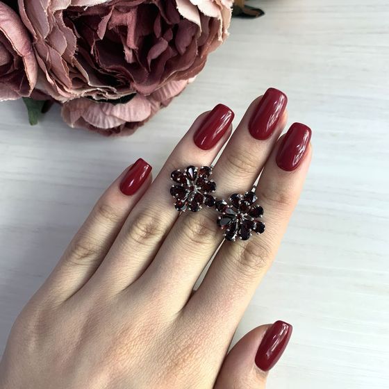 Серебряные серьги с гранатом